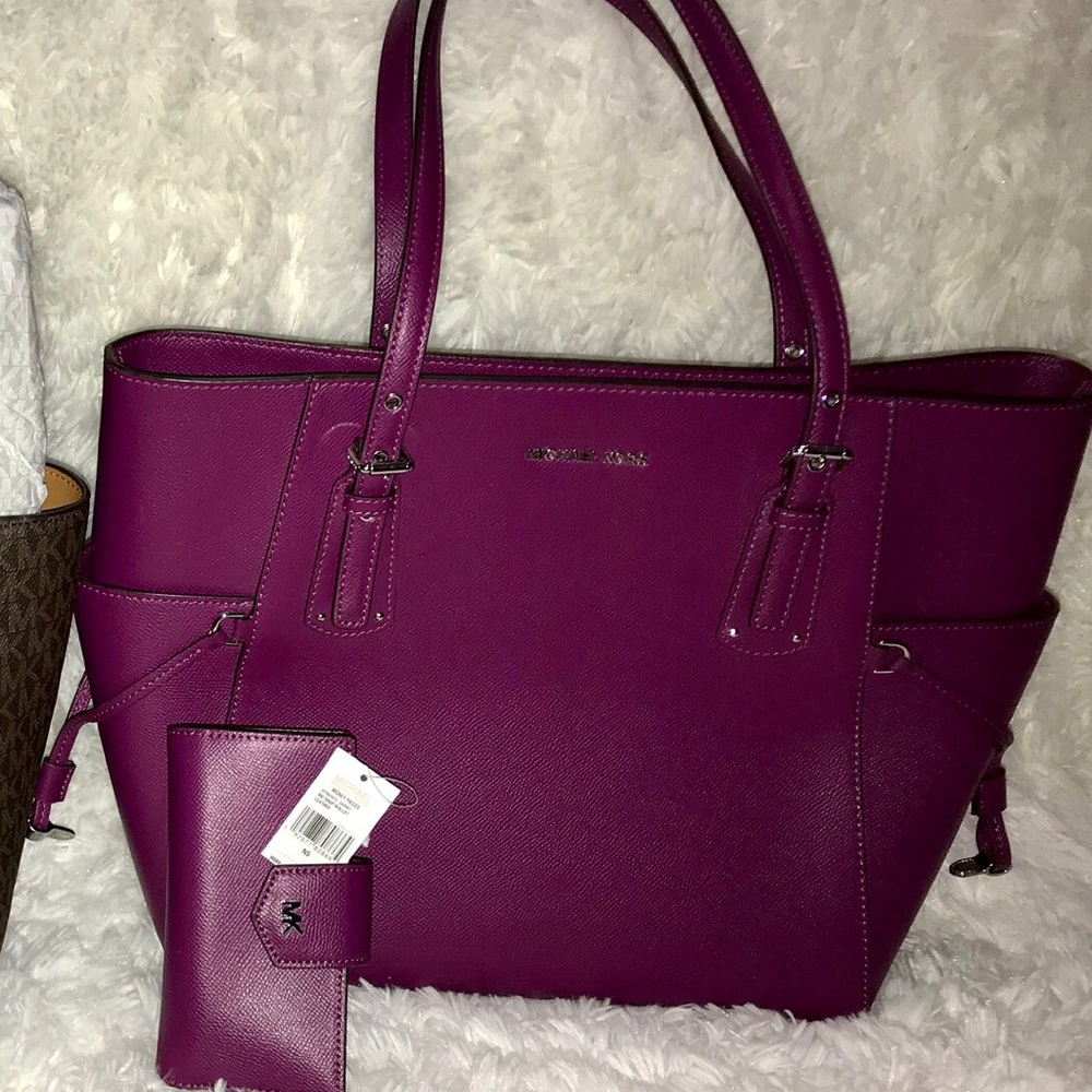 Michael Kors Voyager tote and wallet